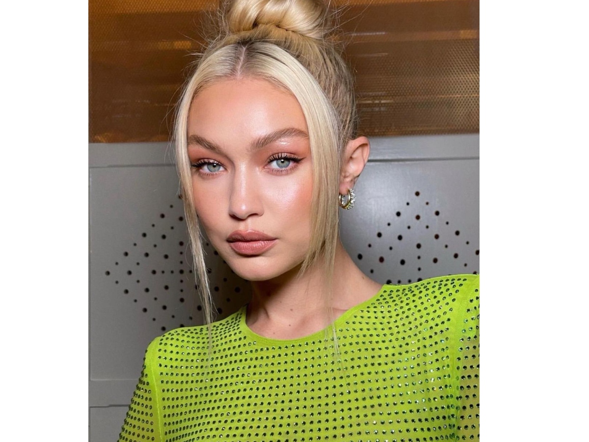 Gigi Hadid: Με 80’s αξεσουάρ μαλλιών που συνεχίζει να είναι ότι πιο πρακτικό για το Καλοκαίρι