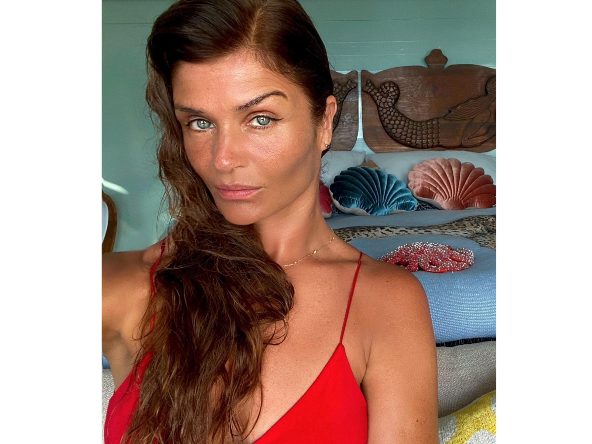 Helena Christensen: Έκοψε τα μαλλιά της υιοθετώντας την μεγαλύτερη τάση των τελευταίων χρόνων