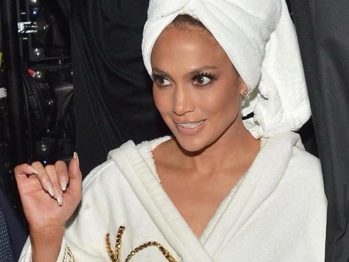Η Jennifer Lopez αποκαλύπτει το νυφικό της μακιγιάζ και οι fans την αποθεώνουν