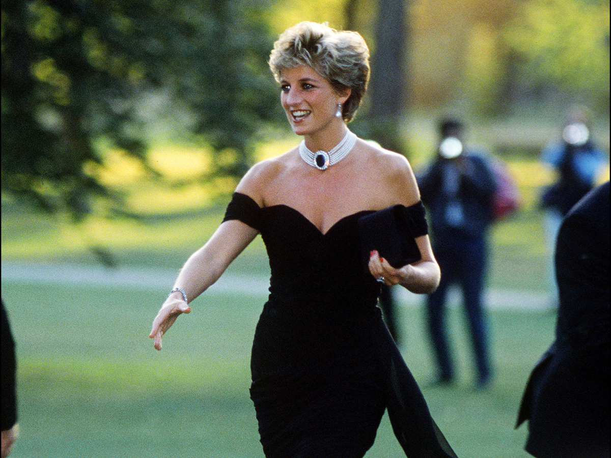 Πριγκίπισσα Νταϊάνα: H ιστορία πίσω από το iconic μαύρο φόρεμα