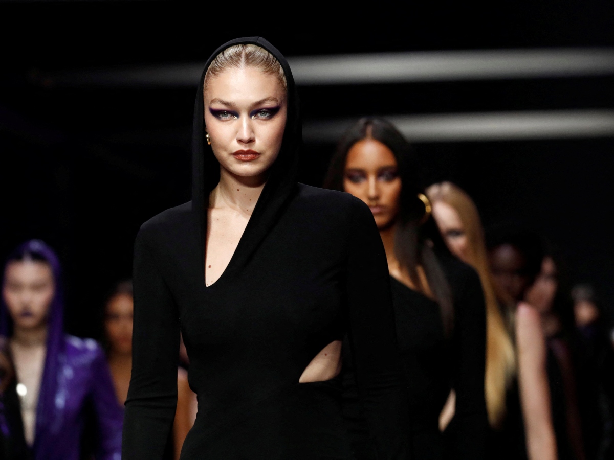 Στο fashion show του Versace είδαμε το πιο δραματικό eye make up look ever