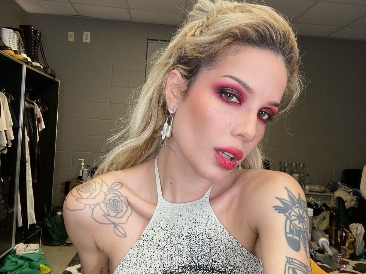 Halsey: Έκοψε τα μαλλιά της σε pixie και υιοθέτησε το χρώμα που θα δεις παντού το Χειμώνα