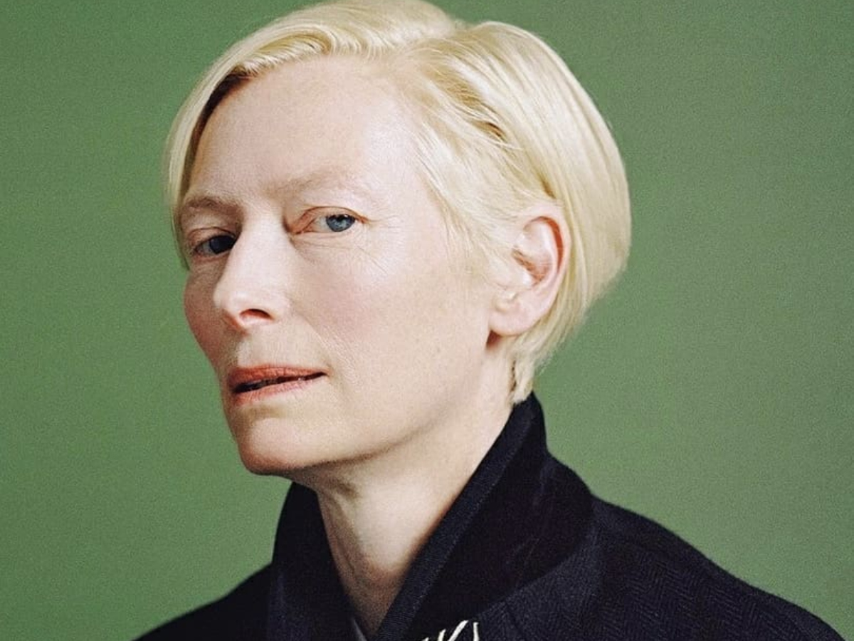 Tilda Swinton: Εμφανίστηκε στο Φεστιβάλ Βενετίας με το πιο ανατρεπτικό χρώμα στα μαλλιά