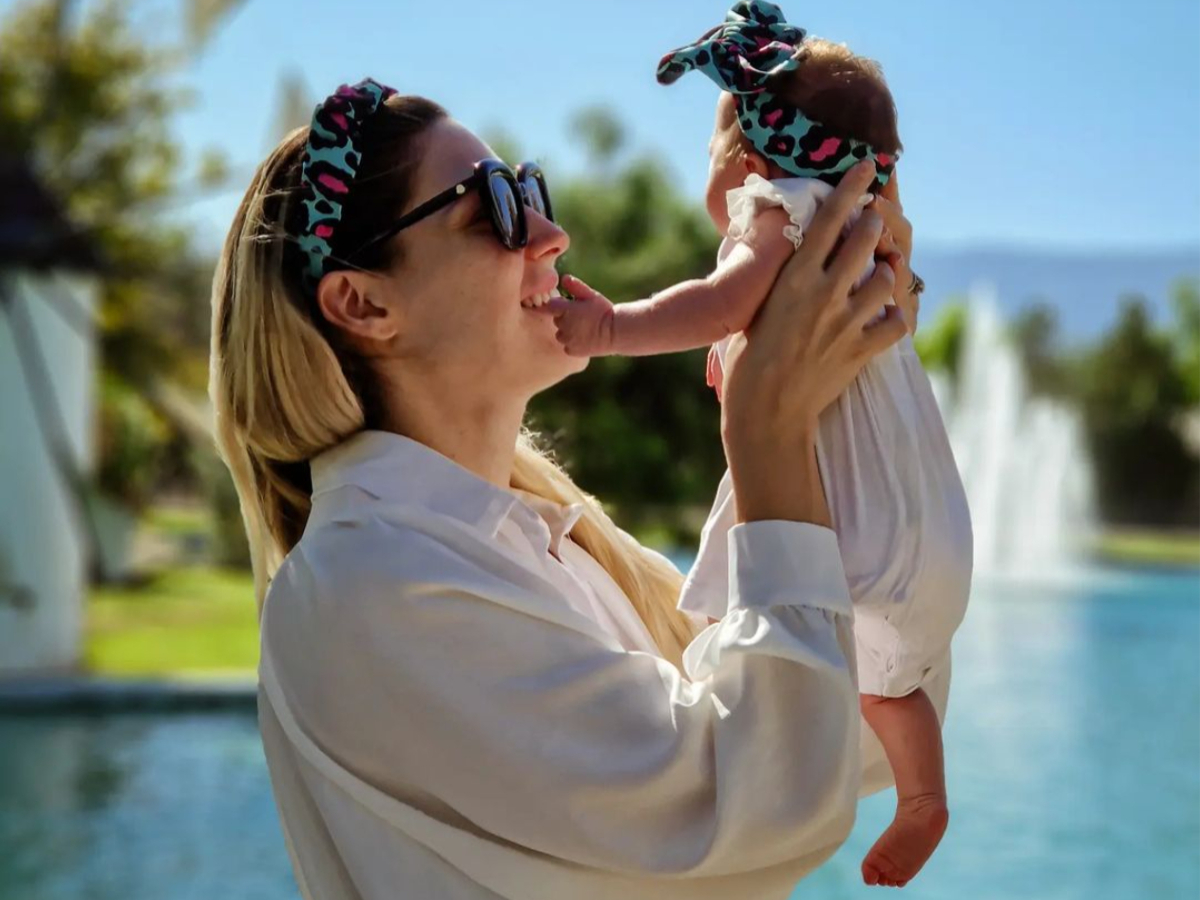 Μαντώ Γαστεράτου για τις δυσκολίες της μητρότητας: «Υπάρχουν στιγμές που η ένταση των νεύρων σου βαράει κόκκινο»