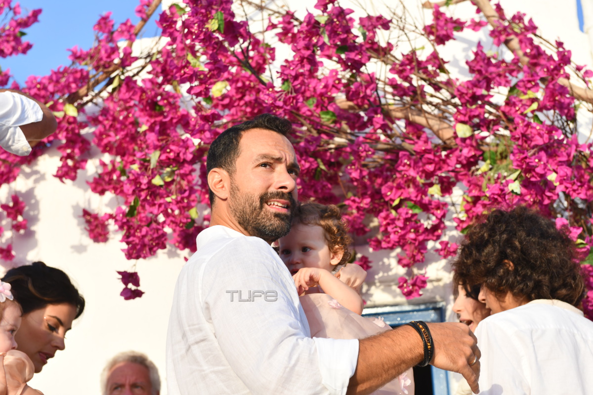 Σάκης Τανιμανίδης: Στην παιδική χαρά με τις κόρες του, Αριάνα και Φιλίππα – Φωτογραφία
