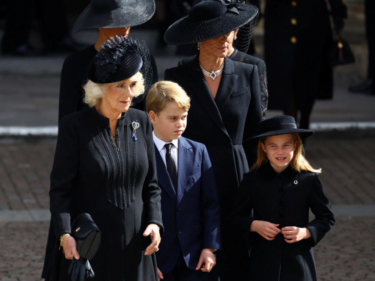 Κηδεία Βασίλισσας Ελισάβετ: Η πριγκίπισσα Σάρλοτ τίμησε την προγιαγιά της φορώντας το διαμαντένιο δώρο της