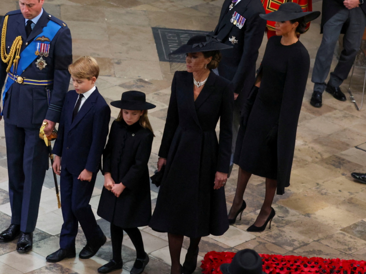Κηδεία Βασίλισσας Ελισάβετ: Κέιτ Μίντλετον και Μέγκαν Μαρκλ έφτασαν στο Αββαείο του Γουέστμινστερ