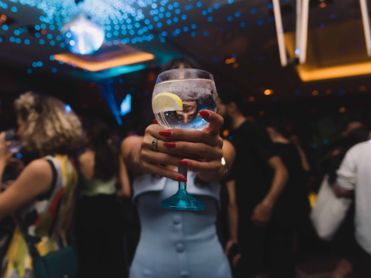 Με την εντυπωσιακή φετινή ART ATHINA ξεκίνησε το ART MONTH του Bombay Sapphire premium gin