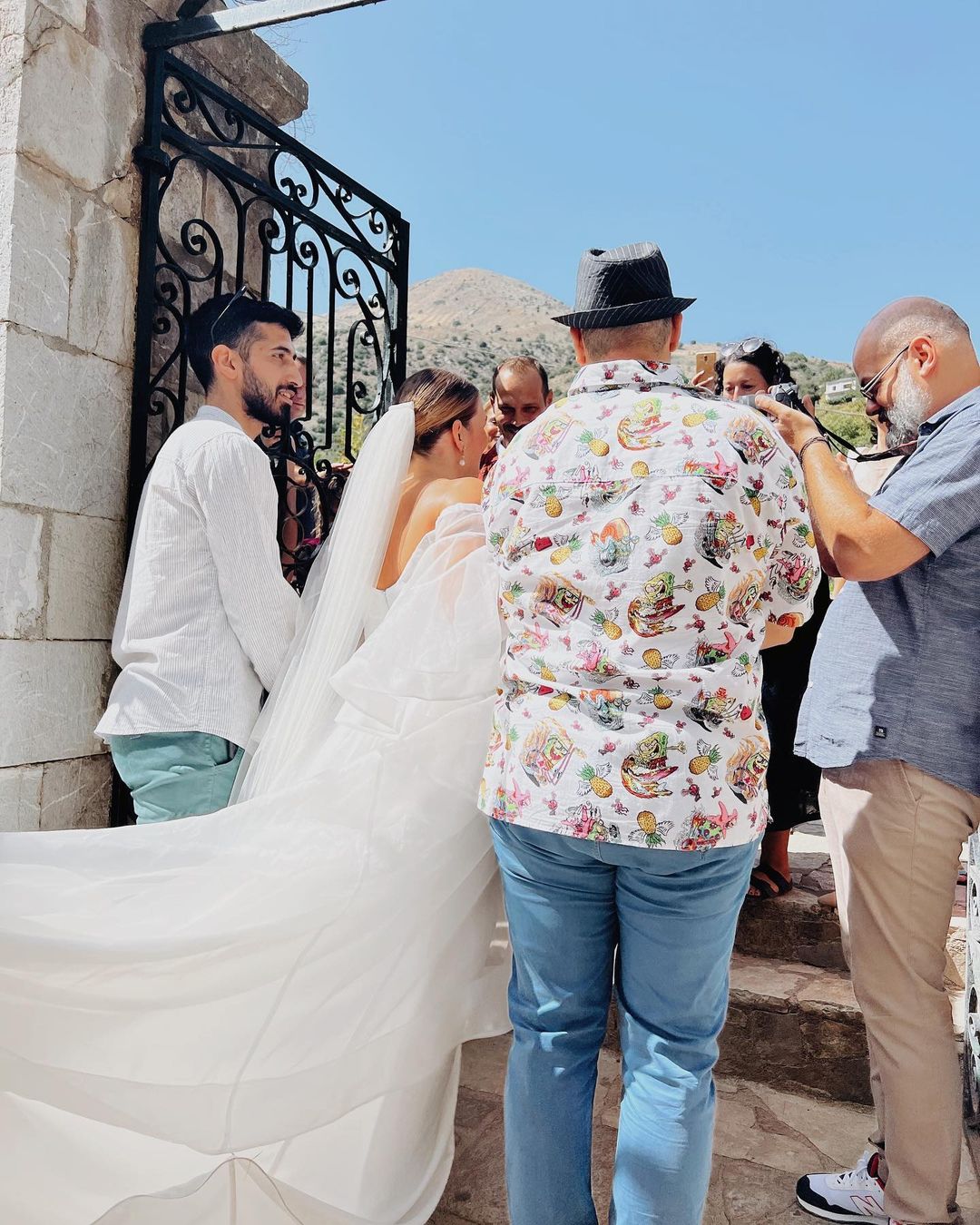 Ειρήνη Ψυχράμη – Λάμπρος Κτέναβος: Παντρεύτηκαν με θρησκευτικό γάμο σε γραφικό χωριό της Αχαΐας – Φωτογραφίες