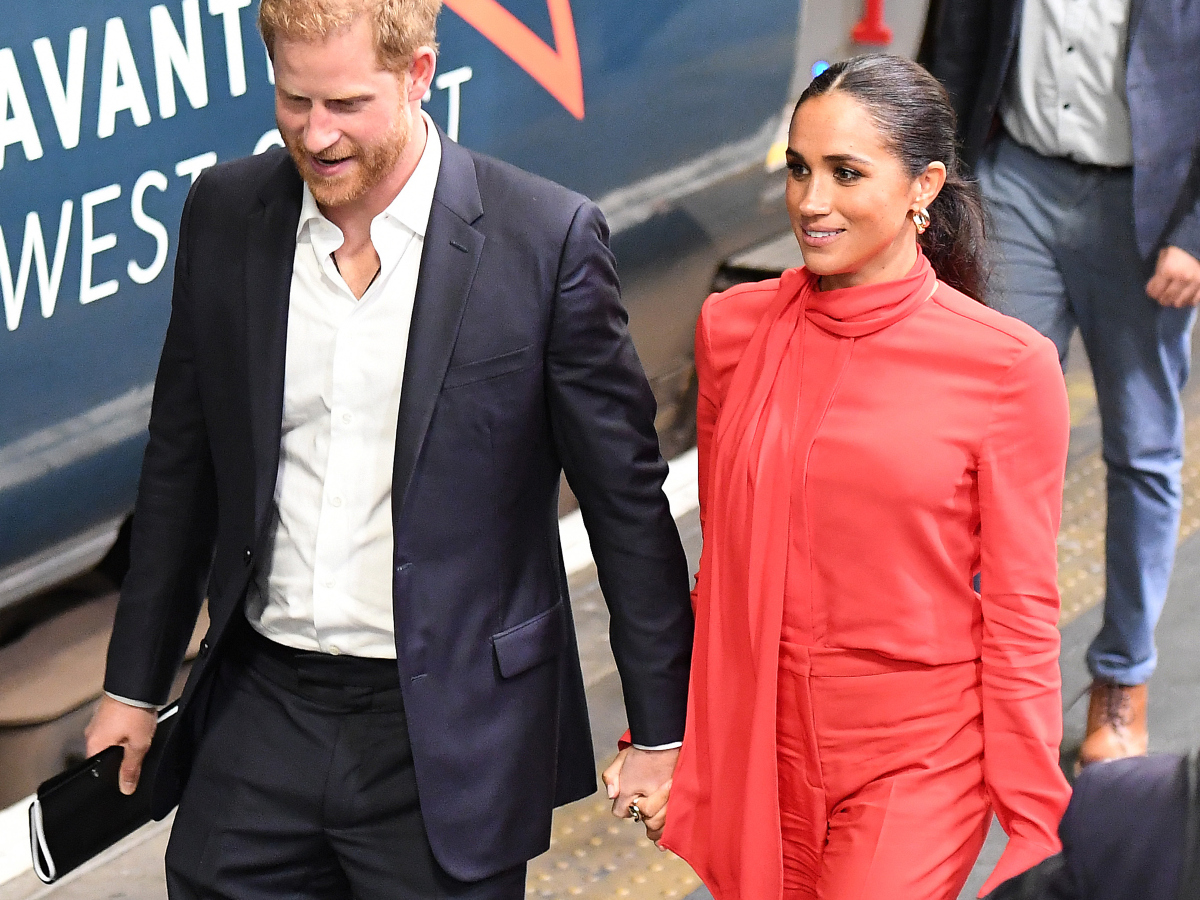 Meghan Markle: Mε top-to-toe κόκκινο σύνολο