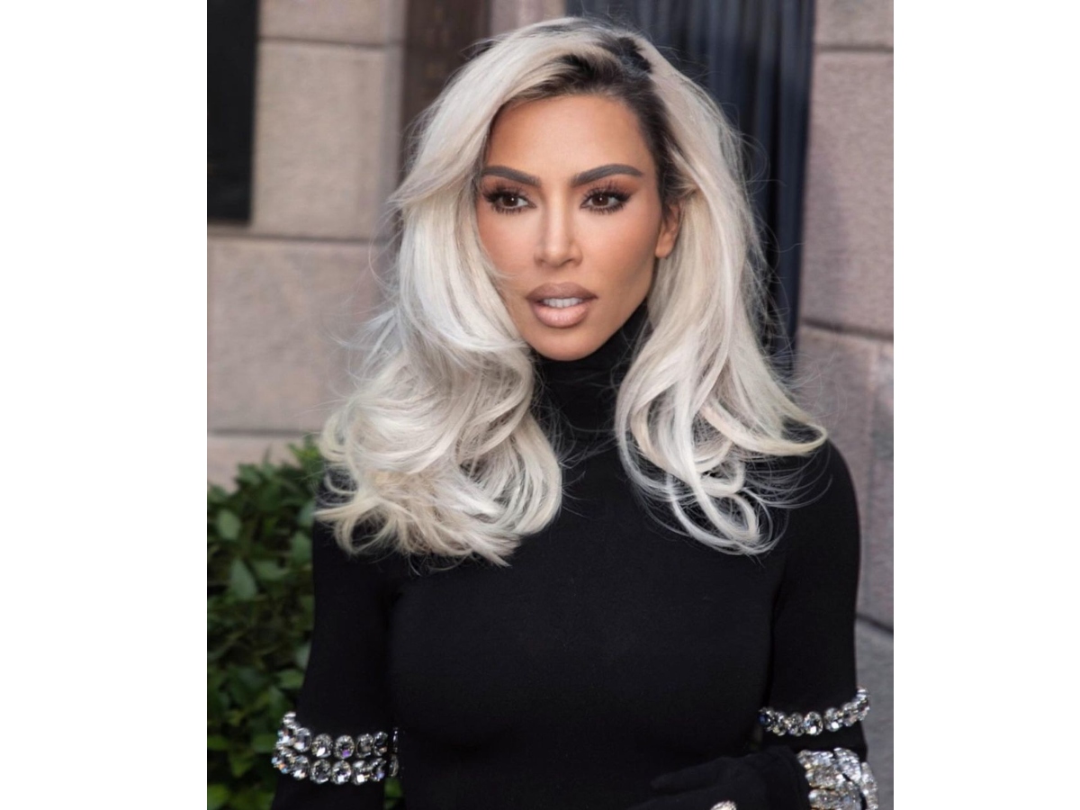 O hairstylist της Kim Kardashian αποκαλύπτει το μυστικό του για να πετύχεις το τέλειο bombshell look