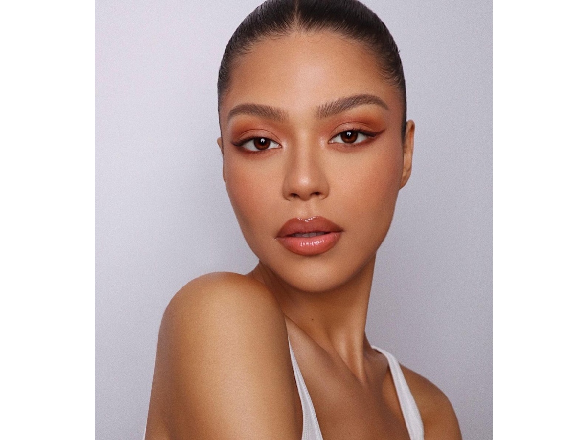 Soft super model make up: Αυτή είναι η σοφιστικέ εκδοχή του 90’s look