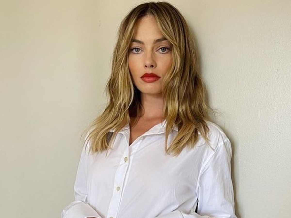 Margot Robbie: Με καστανά μαλλιά κομμένα σε bob είναι άλλος άνθρωπος