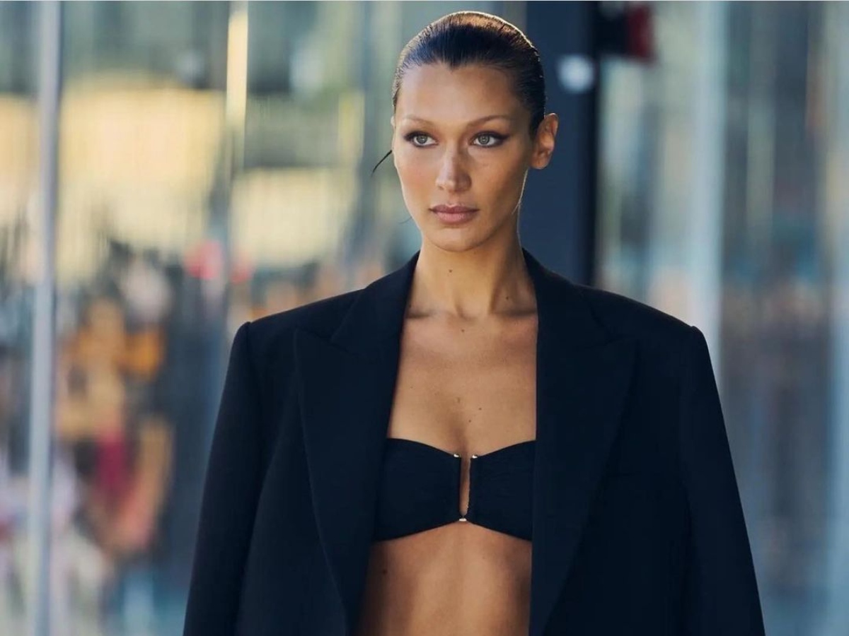 Bella Hadid: Με αξεσουάρ μαλλιών που έρχεται απευθείας από τα 90’s