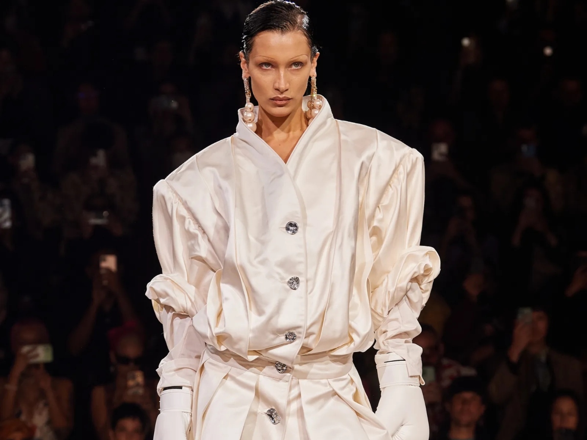 Vivienne Westwood: Στο fashion show της επόμενης σεζόν τα bleached brows είχαν μια 20’s πινελιά