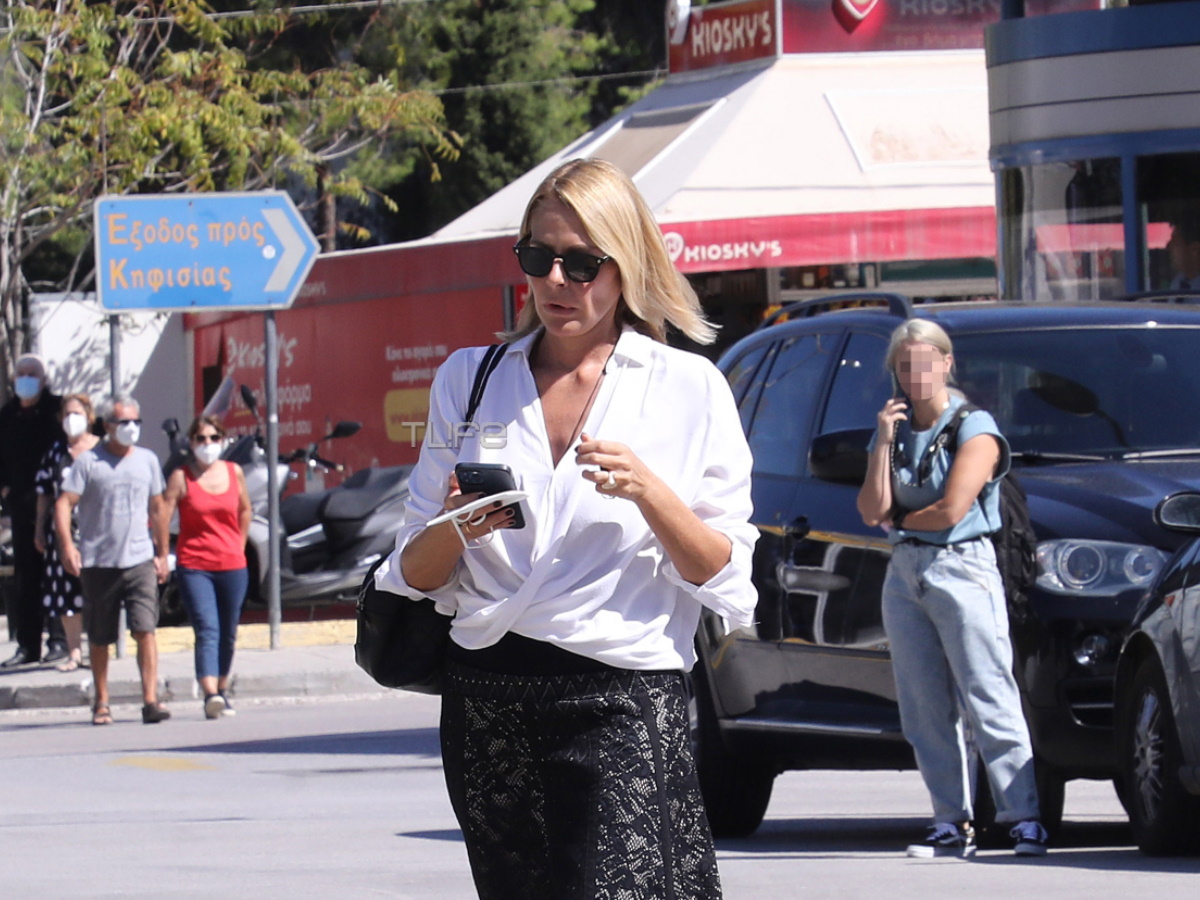 Τζένη Μπαλατσινού: Αποχωρίστηκε για λίγο το κέντρο και απόλαυσε τις βόλτες της στην Κηφισιά – Φωτογραφίες