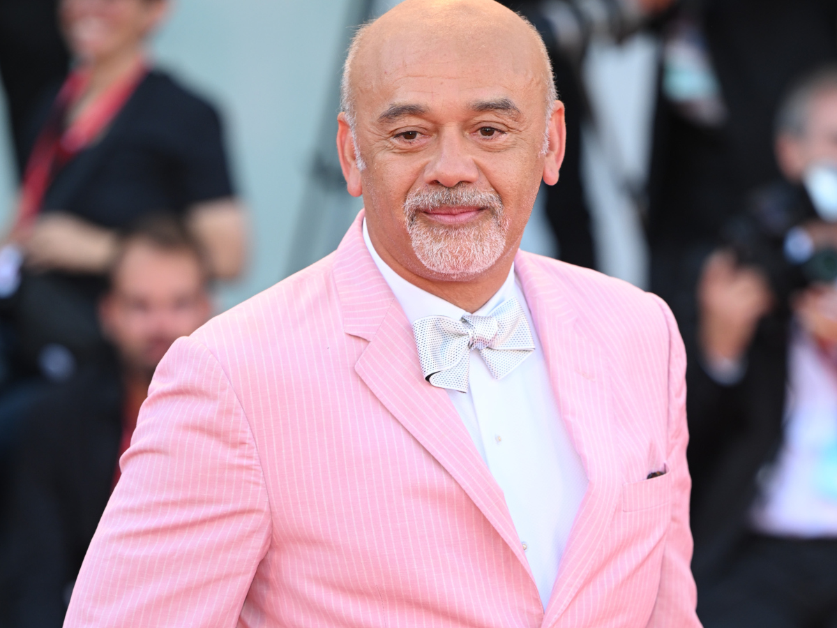 Christian Louboutin: Παρουσίασε την συλλογή του με γκράφιτι σε γέφυρα του Παρισιού