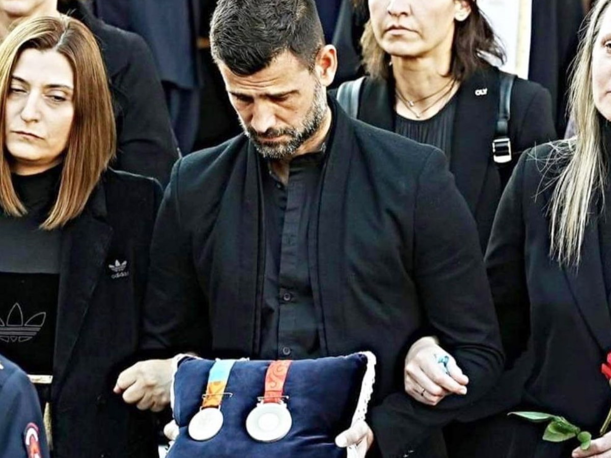 Μιχάλης Μουρούτσος: Συγκλονίζει μετά την κηδεία του Αλέξανδρου Νικολαΐδη – «Κρατούσα τα μετάλλιά σου, μου κόπηκαν τα χέρια»