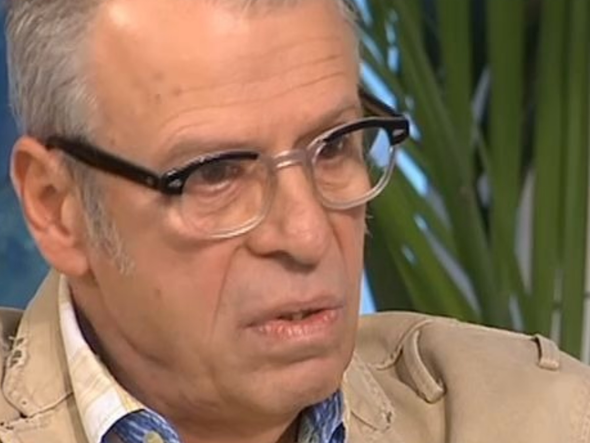 Ηλίας Ζερβός: Όταν είχε «λυγίσει» σε τηλεοπτική εκπομπή για τα παιδικά του χρόνια – «Συγγνώμη που συγκινούμαι…»