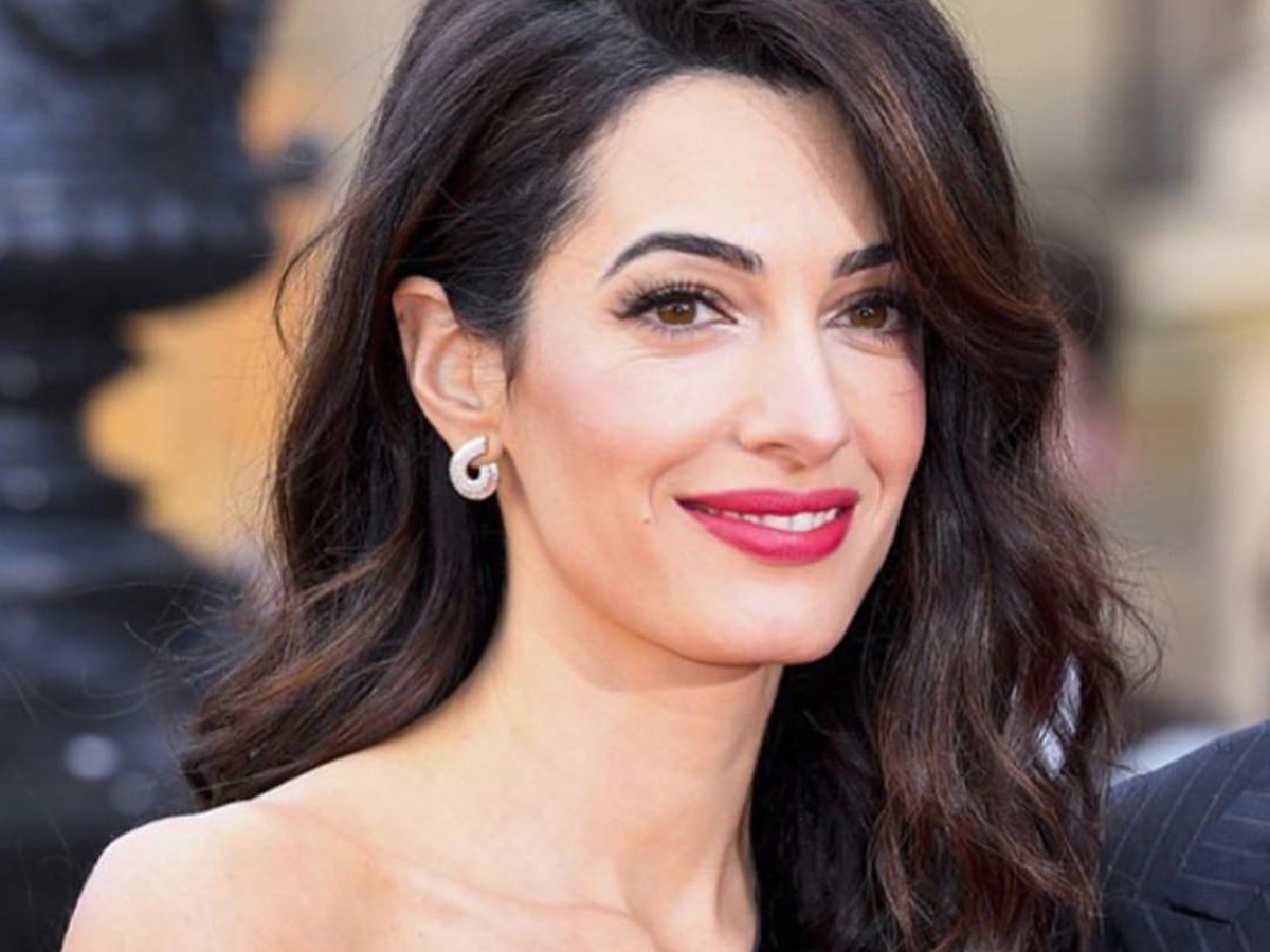 Amal Clooney: Ο Δημήτρης Γιαννέτος χάρισε στα μαλλιά της την πιο λαμπερή Χειμωνιάτικη απόχρωση