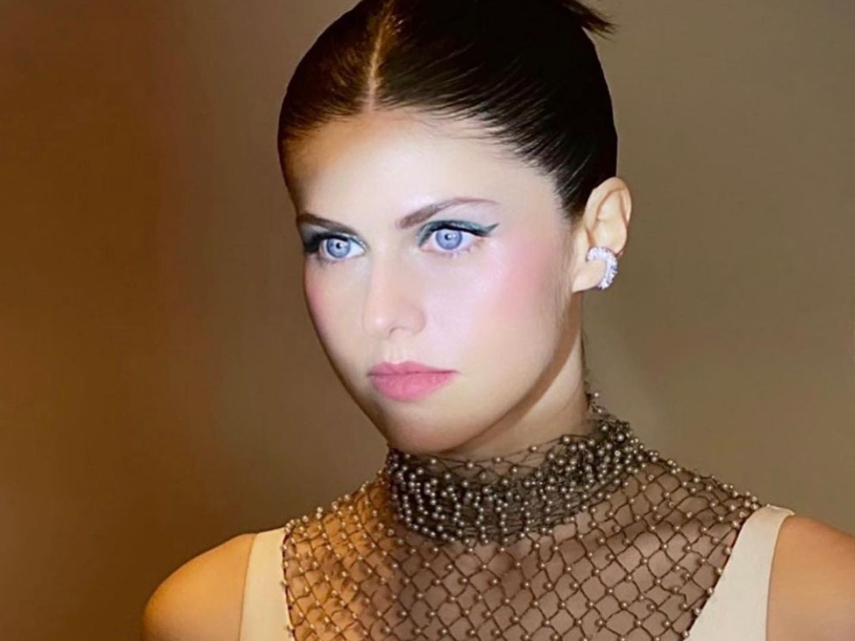 Alexandra Daddario: Η λεπτομέρεια στο dramatic make up look που θα δεις παντού