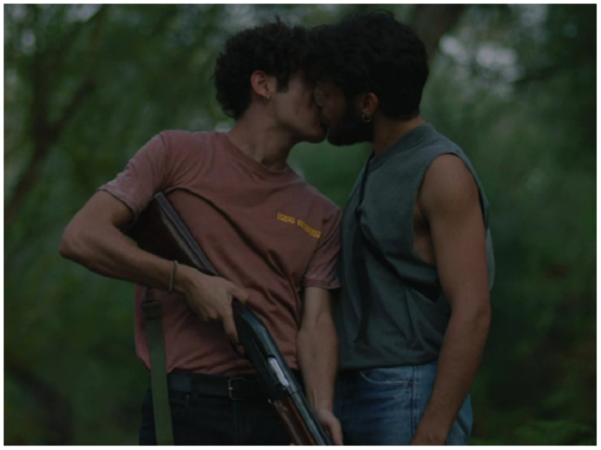 Maestro: Ορέστης Χαλκιάς και Γιώργος Μπένος σε γκέι φιλί, 19 χρόνια μετά το «Κλείσε τα μάτια»