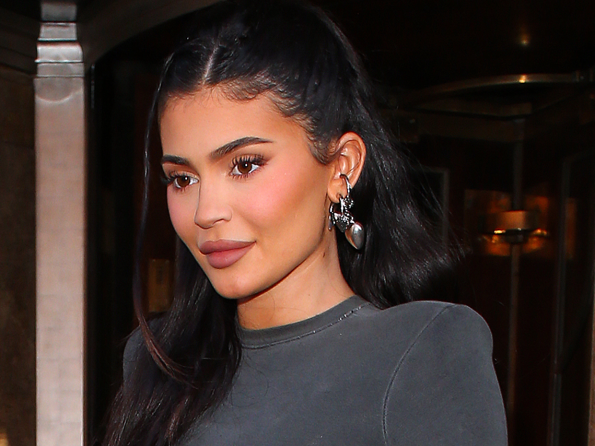 Kylie Jenner: Σπάνια εμφάνιση με τζιν που μας άρεσε πολύ