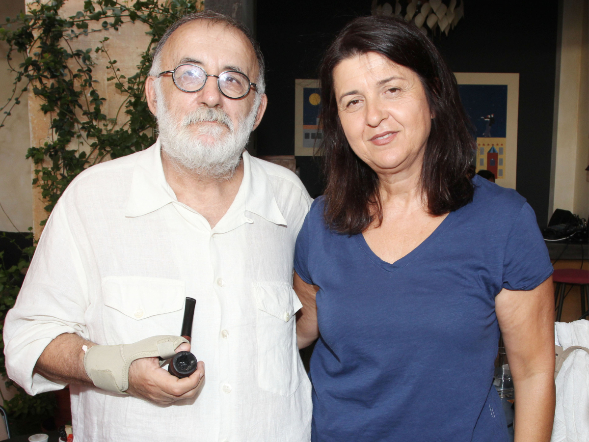 Θάνος Μικρούτσικος: Η σύζυγός του Μαρία Παπαγιάννη σε μια σπάνια εξομολόγηση – «Αισθάνομαι ότι είναι συνέχεια δίπλα μου»