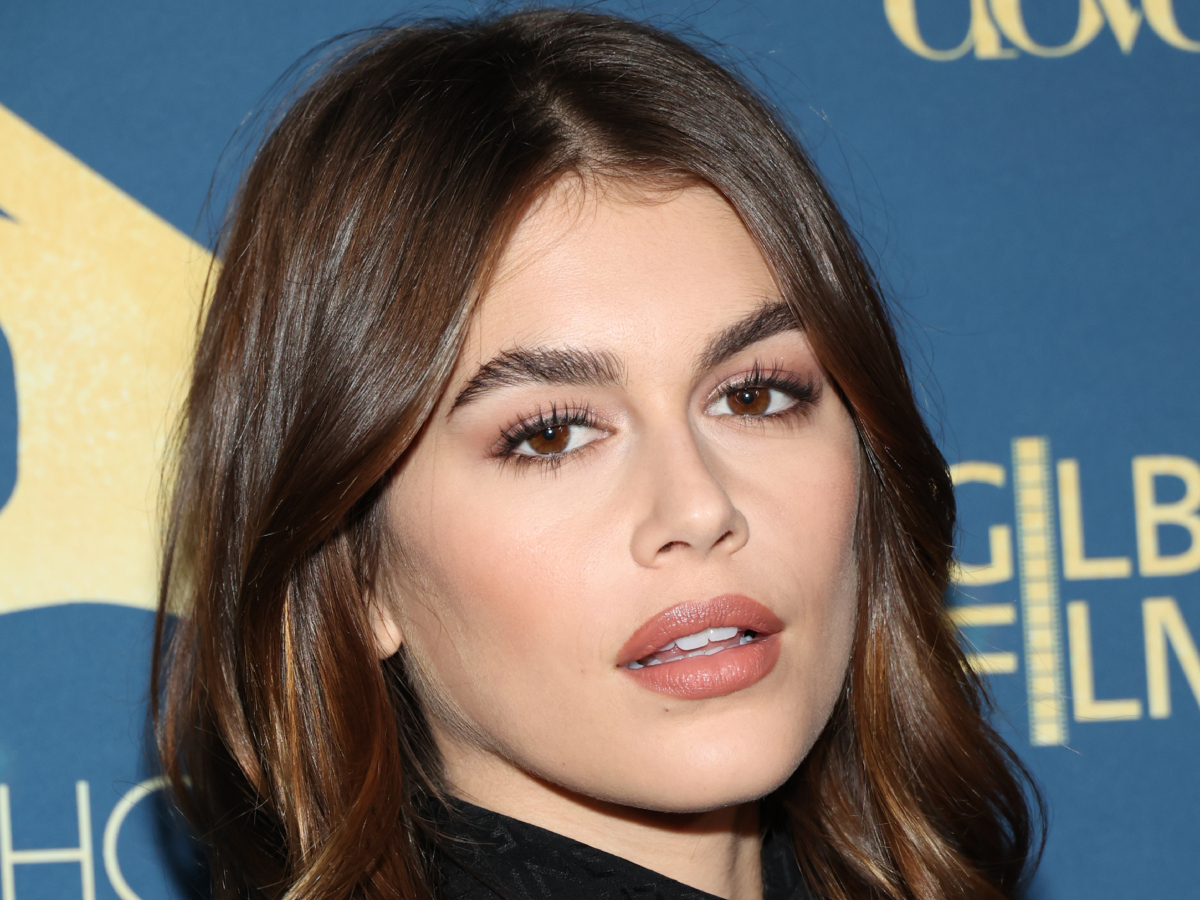 Kaia Gerber: Mε το πιο chic μαύρο φόρεμα που είδαμε τελευταία