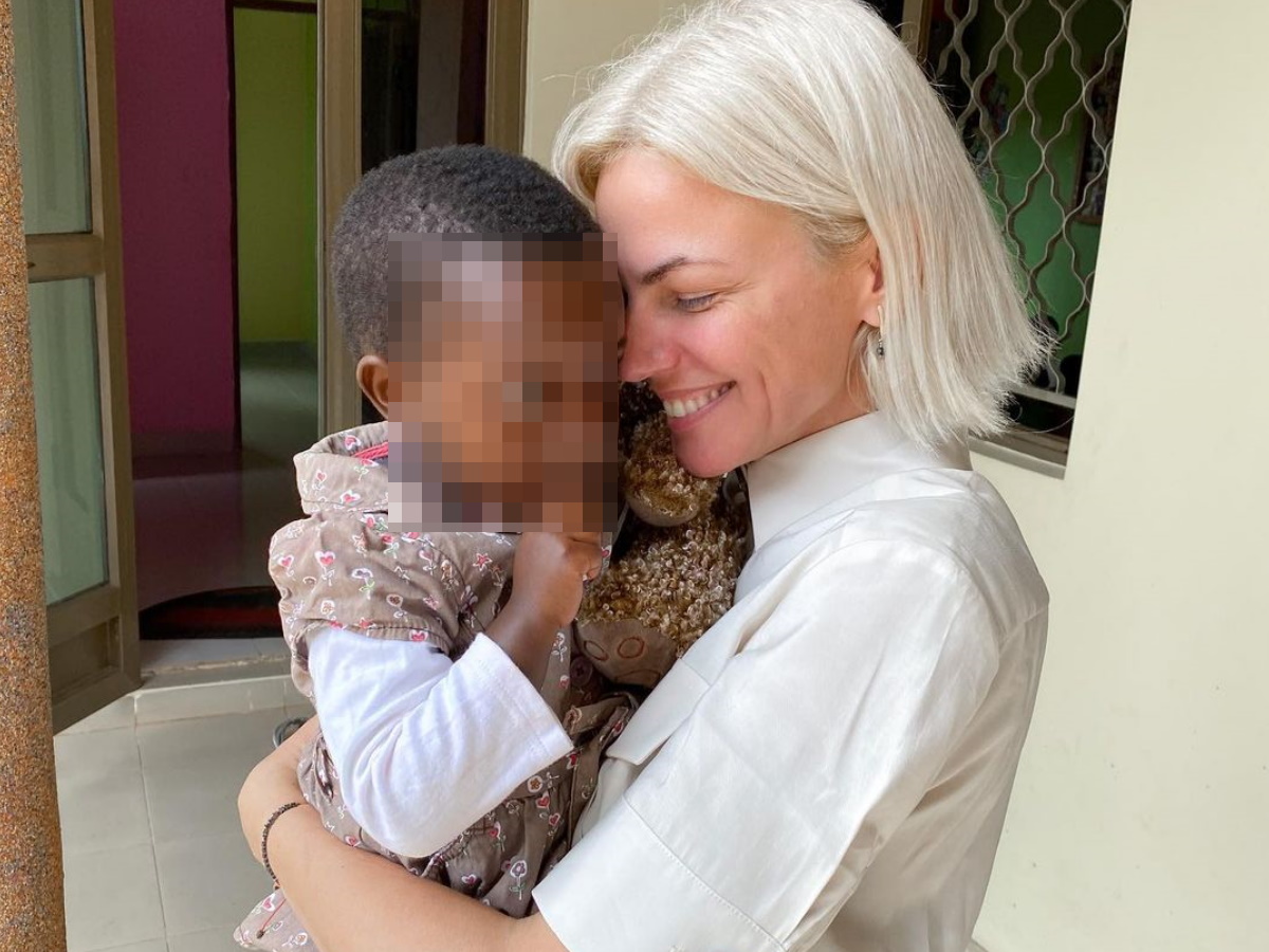 Χριστίνα Κοντοβά: Με την Ada στη βάφτιση της «κολλητής» της από την Ουγκάντα