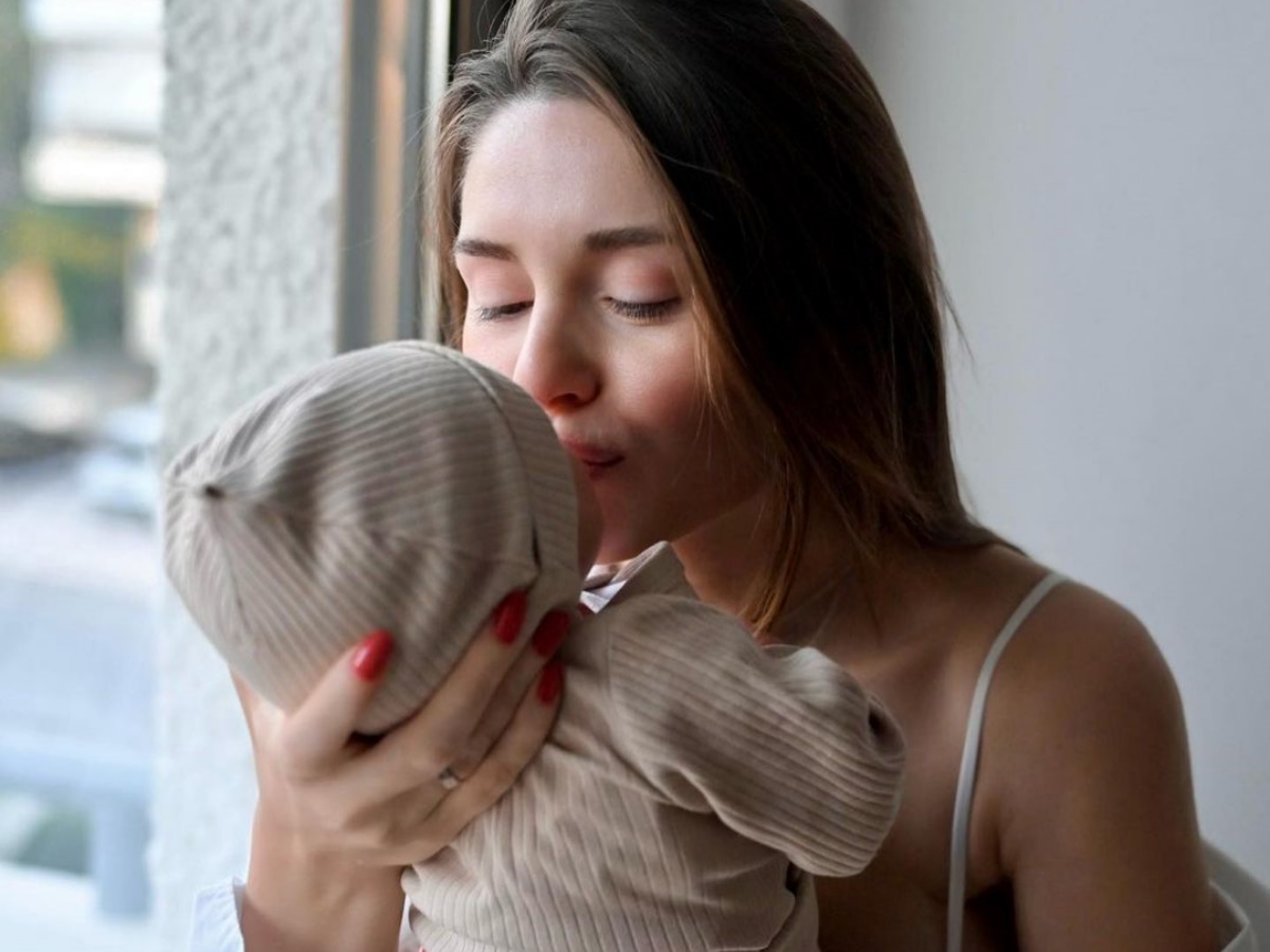 Ιωάννα Σιαμπάνη: Θηλάζει τον νεογέννητο γιο της – Η τρυφερή φωτογραφία