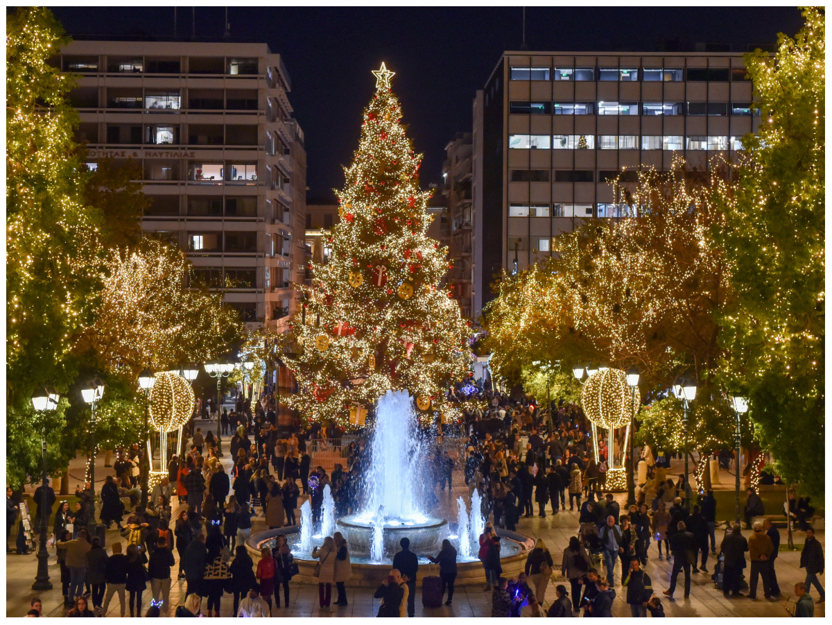 Χριστούγεννα 2022: Το κέντρο της Αθήνας φόρεσε τα γιορτινά του – Φωτογραφίες TLIFE