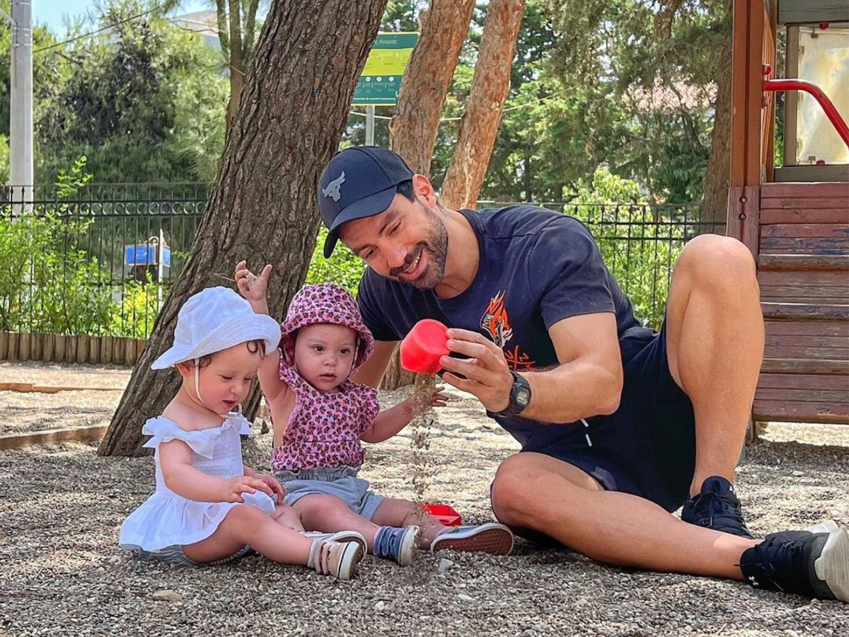 Σάκης Τανιμανίδης: Το βίντεο με τις κόρες του, Αριάνα και Φιλίππα από το πρωινό τους γεύμα