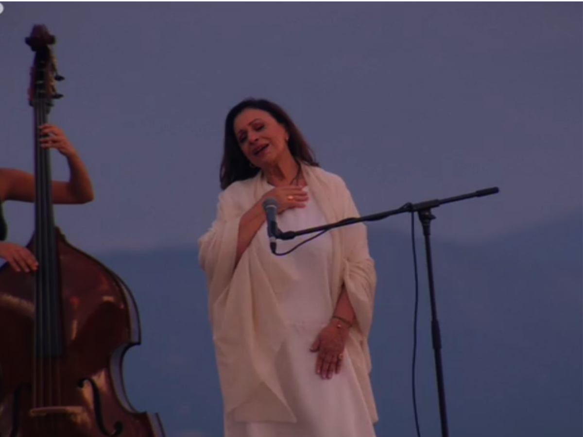Χαρούλα Αλεξίου: Η «Προσευχή» που ακούσαμε στο τελευταίο επεισόδιο του Maestro επανακυκλοφόρησε 27χρόνια μετά