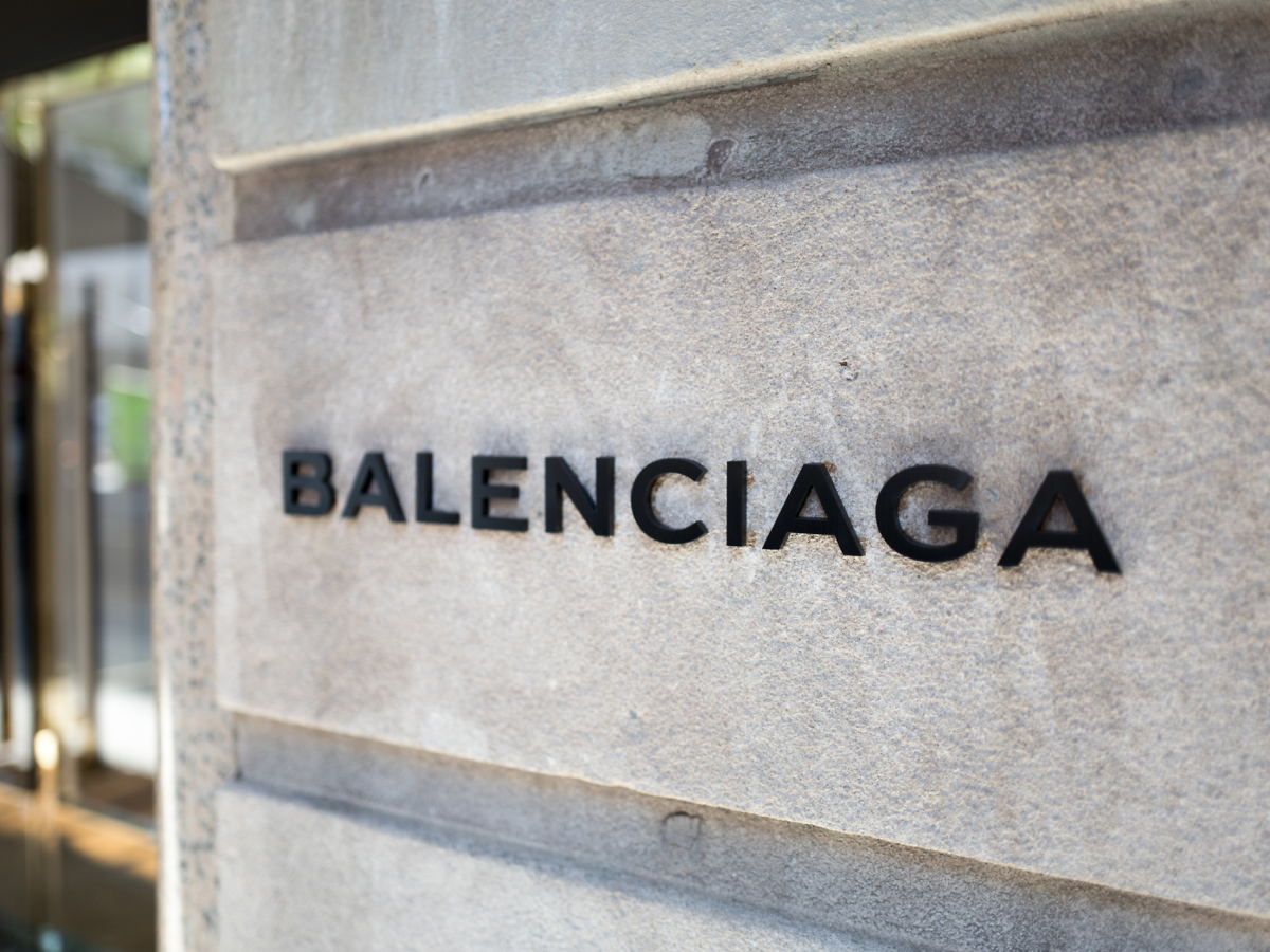 Βalenciaga: Οι τελευταίες εξελίξεις στο σκάνδαλο που έχει πάρει παγκόσμιες διαστάσεις