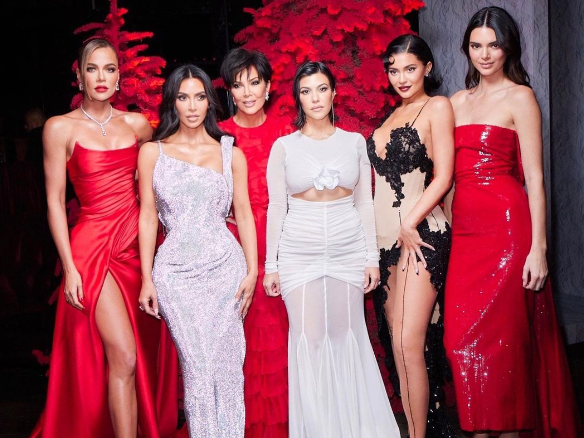 Τhe Kardashians: Tι φόρεσαν στο glam χριστουγεννιάτικο δείπνο