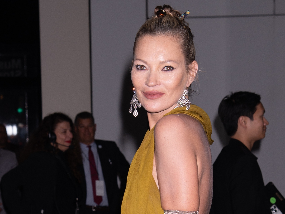 Kate Moss: Με την ανατρεπτική αλλαγή στο χρώμα των μαλλιών της επιστρέφει στα 90’s