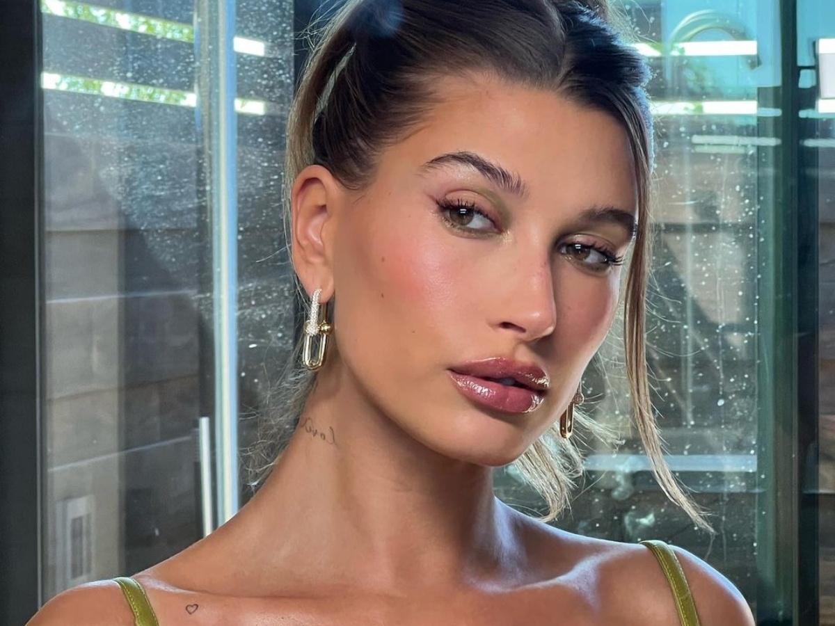 Hailey Bieber: Αποκαλύπτει όλες τις λεπτομέρειες για το glow make up με ένα viral video στο TikTok