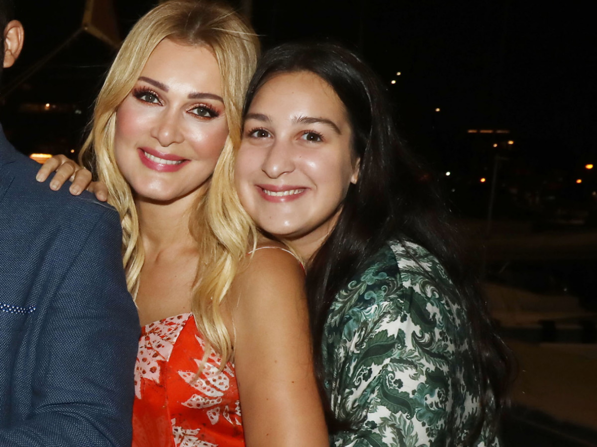 Νατάσα Θεοδωρίδου: Περήφανη μητέρα – Η κόρη της Ανδριάνα Φουστάνου πήρε πτυχίο