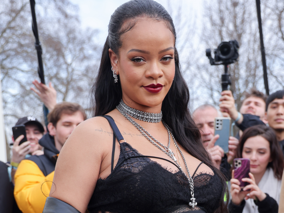 Ποια διάσημη αντέγραψε αυτό το viral look της Rihanna
