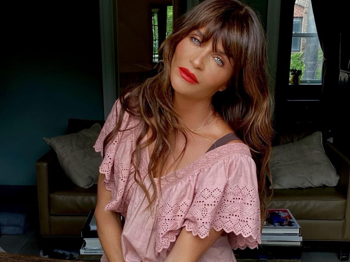 Helena Christensen: Έκοψε τα μαλλιά της υιοθετώντας το πιο fresh bob