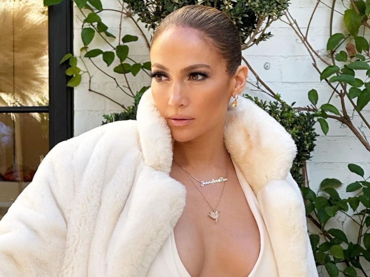 Jennifer Lopez: Αποκαλύπτει τα μυστικά της ομορφιάς και της λάμψης της