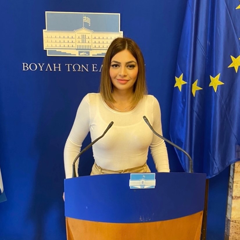 Μαρία Απατζίδη: Ποια είναι η βουλευτής που εμφανίστηκε στο… στpιπτίζ του Κλέωνα Γρηγοριάδη