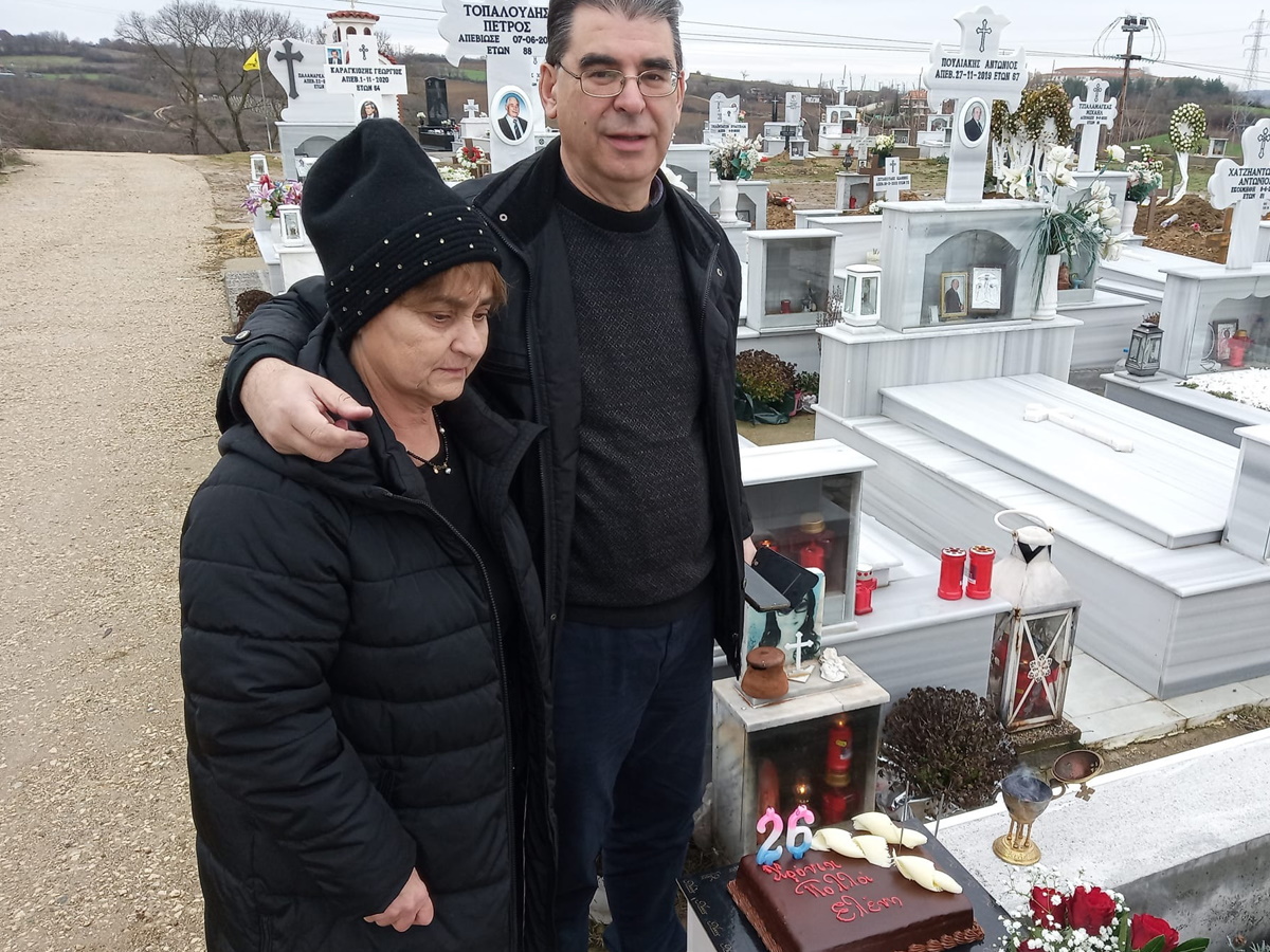 Ελένη Τοπαλούδη: Στον τάφο με τούρτα οι γονείς της για τα γενέθλιά της – Η συγκλονιστική ανάρτηση