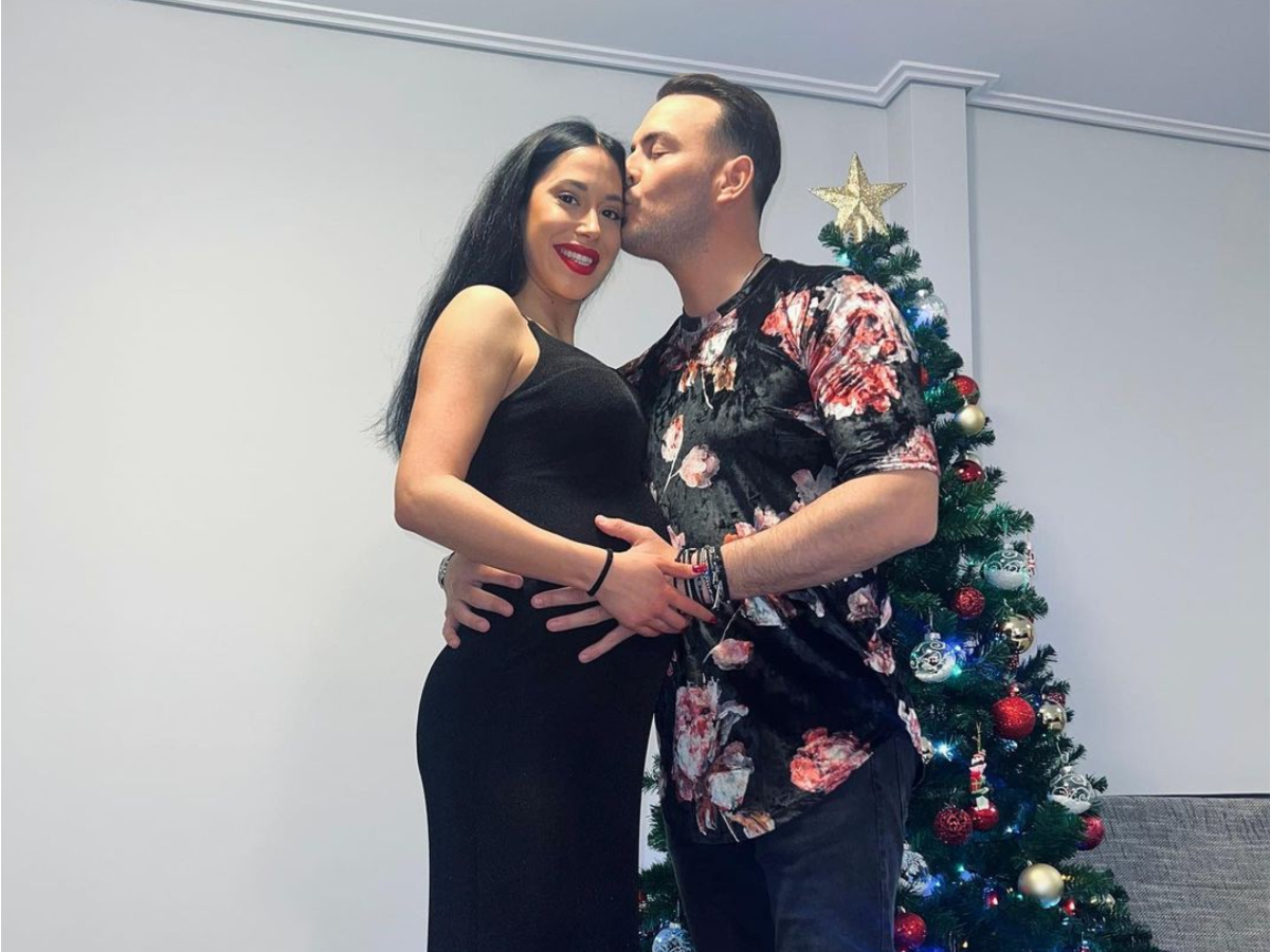 Παντρεύεται ο Σάκης Αρσενίου με την εγκυμονούσα σύντροφό του, Λαμπρινή Πλεύρη