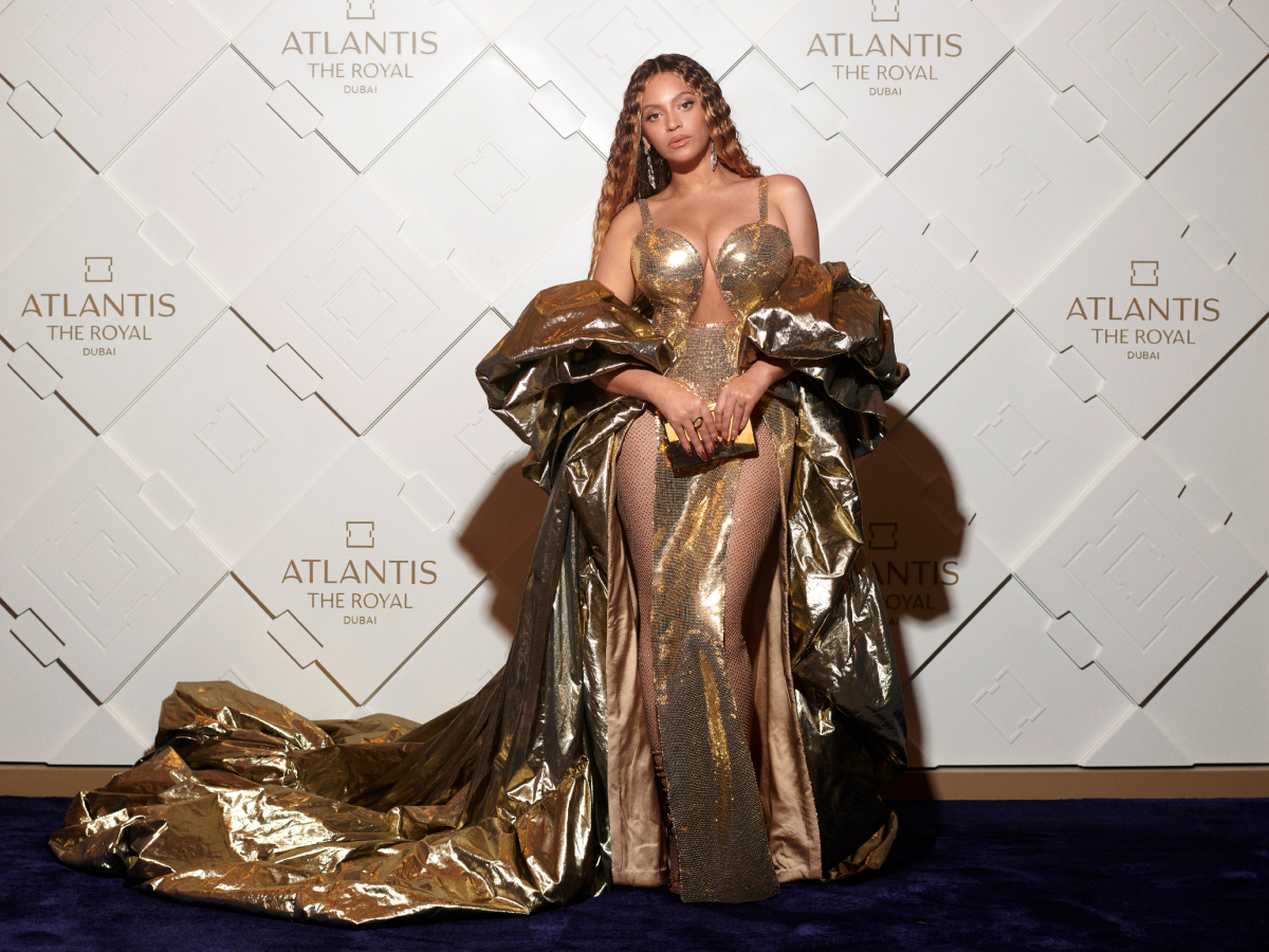 Beyonce: Μεγάλη επιστροφή στην σκηνή μετά από 4 χρόνια με High fashion επιλογές