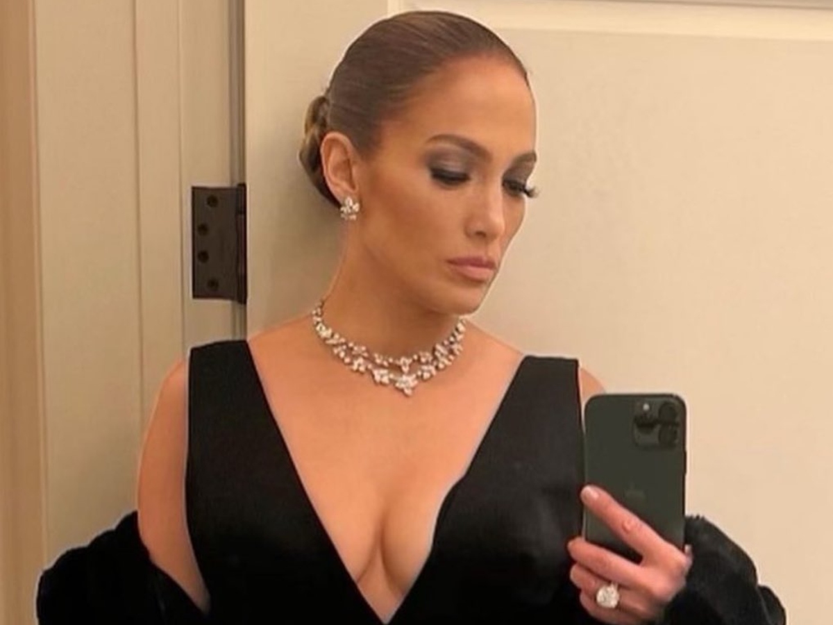 2023 nail trend: Είναι minimal, γήινο και η Jennifer Lopez το λατρεύει