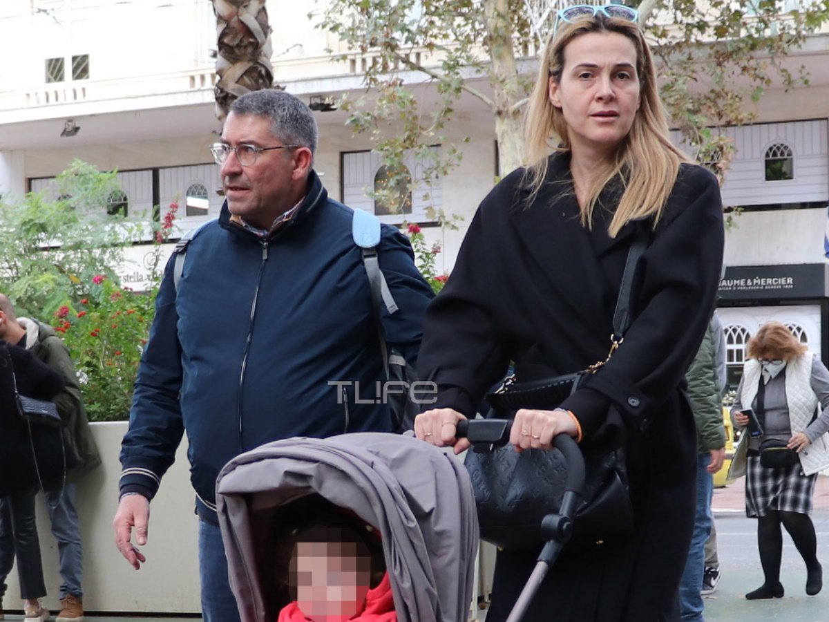Άκης Παυλόπουλος – Ελένη Φωτοπούλου: Στο κέντρο της Αθήνας με τα παιδιά τους – Φωτογραφίες