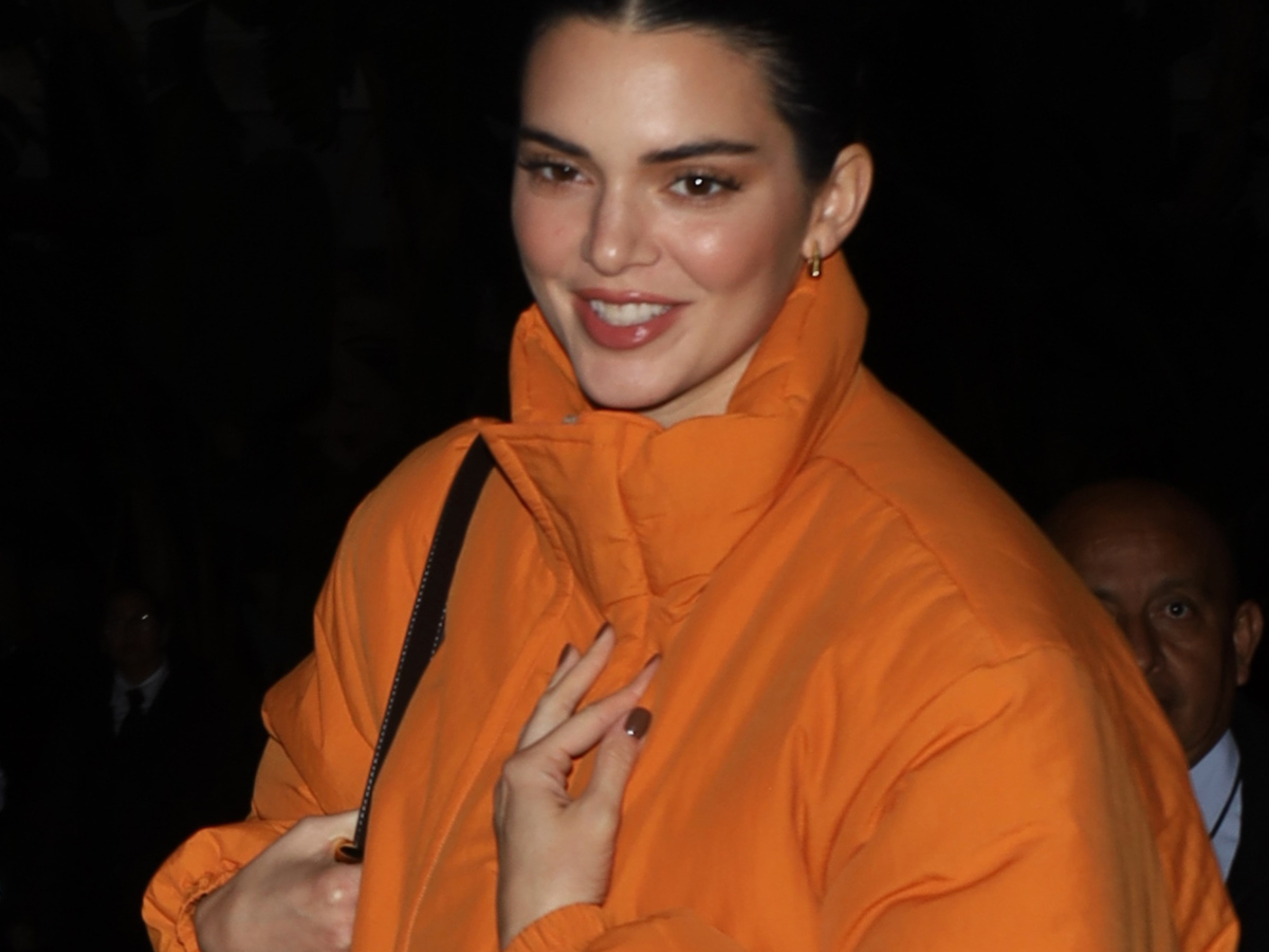 H Κendall Jenner με το πανωφόρι που λατρεύουν όλα τα top model