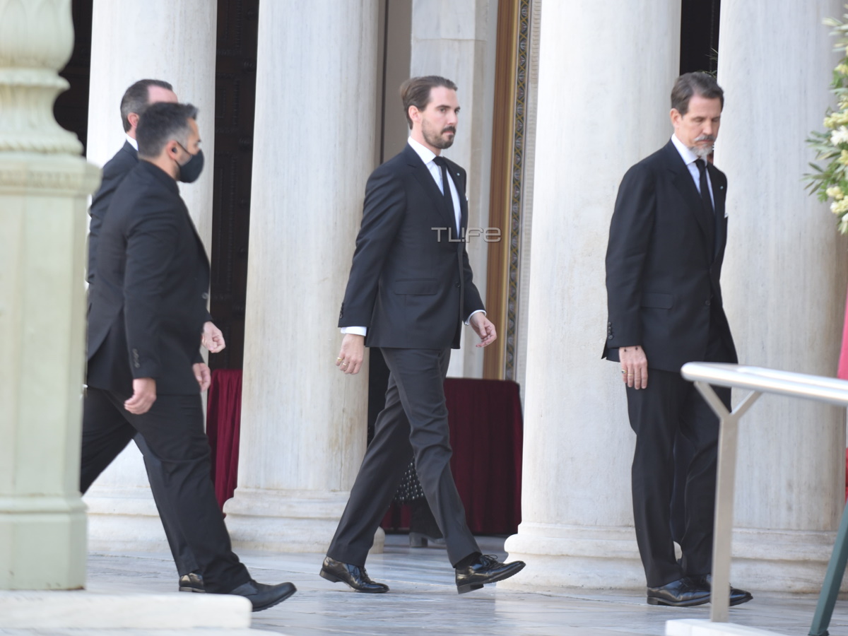 Κηδεία τέως Βασιλιά Κωνσταντίνου: Η άφιξη της οικογένειας στη Μητρόπολη Αθηνών – Φωτογραφίες TLIFE